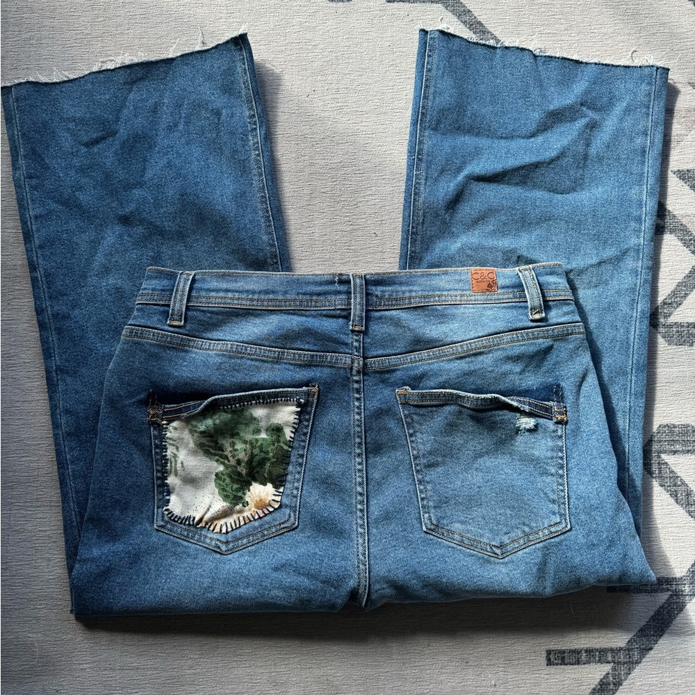 Customized Patchwork/Embroidered Jeans - Picture 3 of 10